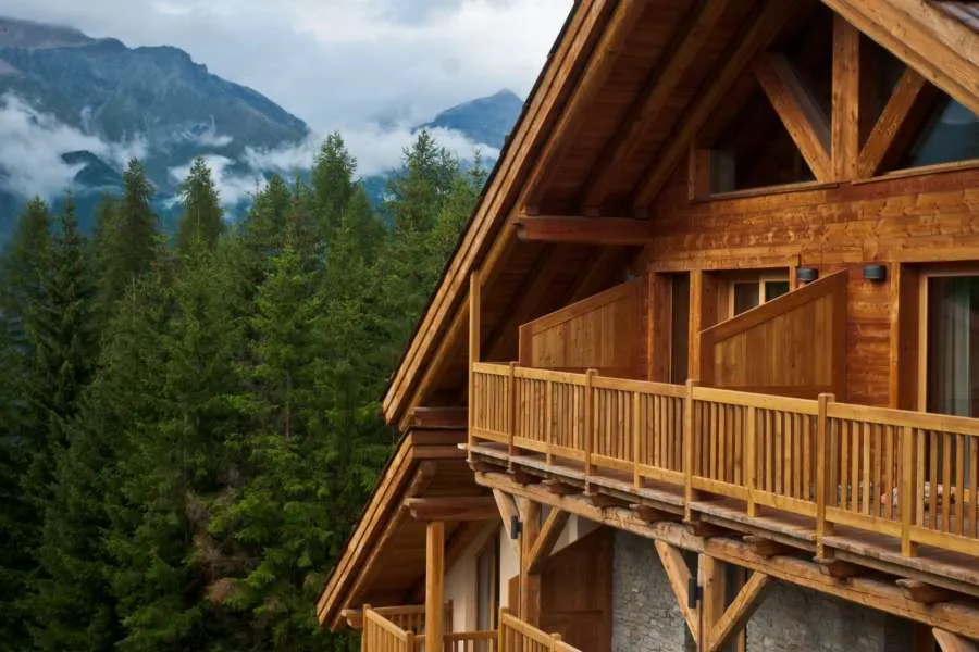 Peinture sur des chalets dans les Hautes Alpes